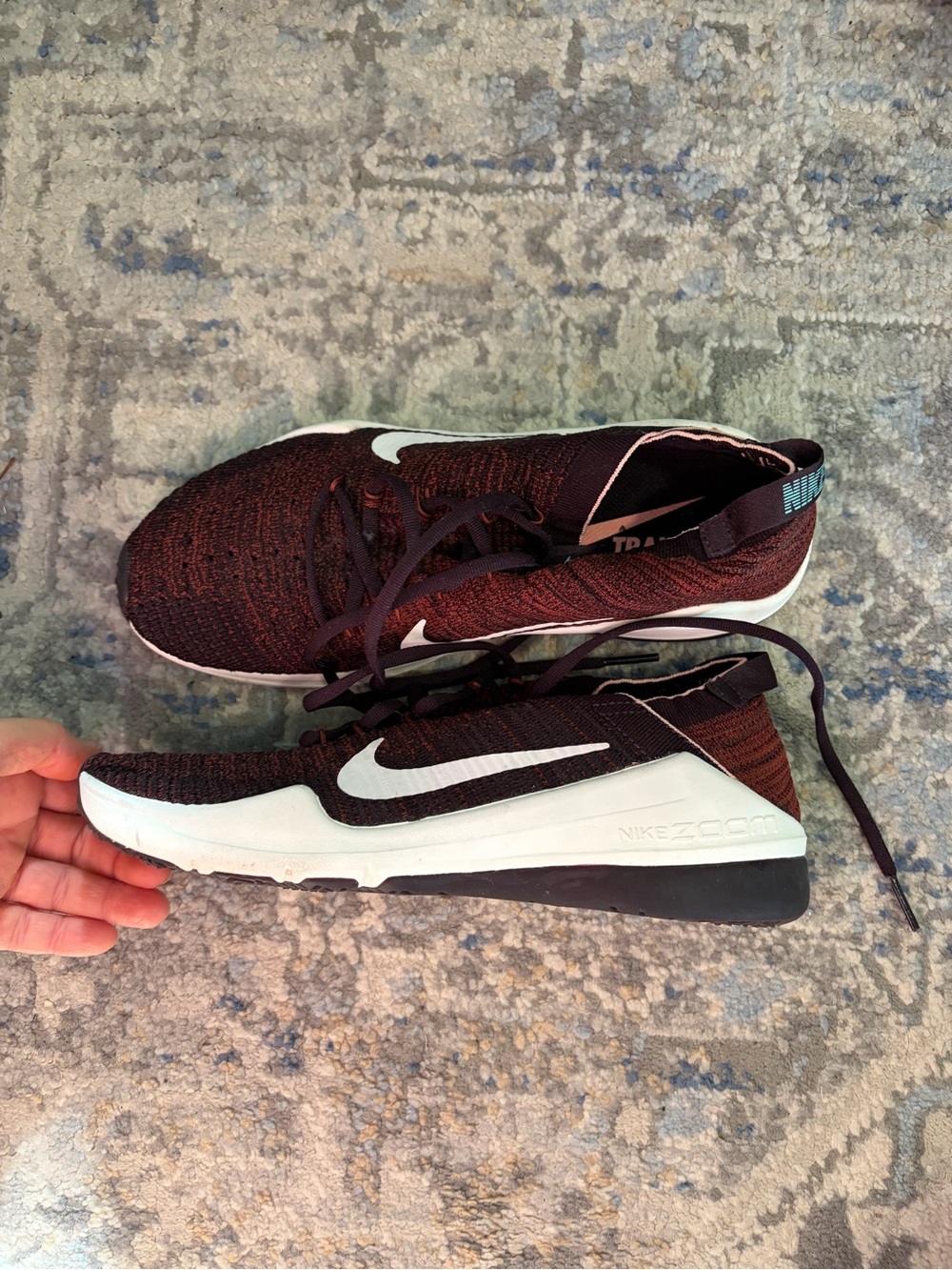 Nike Women’s 6.5 Maroon Knit Sneakers with White Swoosh New